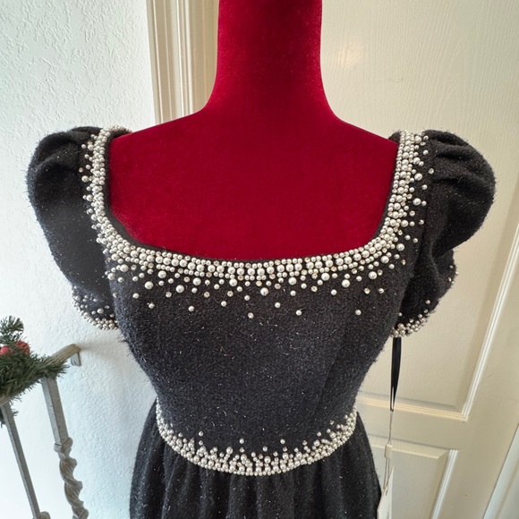 🦄 Mac Duggal Sz 2 Elegant Black Dress with Pearl Accents SAMPLE - Picture 4 of 12